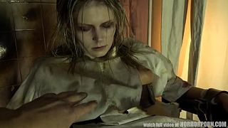 Хорор-порно в котором мужик трахает в пизду красивую телку в большице