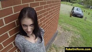 Полицейский в гараже за бабки отимел худенькую девушку в задницу и рот