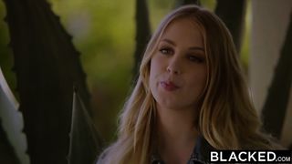 Негр наказал блондинку за кражу толстым хуем